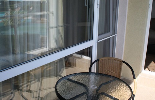 Chernomorets Apartment | Beachside Apartments Del Sol with Pool and Breakfast