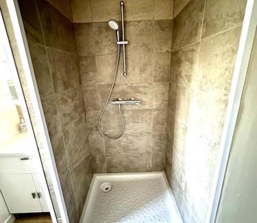 Cusset Apartment | Cozy Apartment in Central Cusset – Rated 8.5/10 by Guests