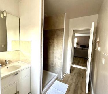 Cusset Apartment | Cozy Apartment in Central Cusset – Rated 8.5/10 by Guests