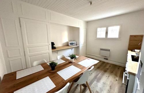 Cusset Apartment | Cozy Apartment in Central Cusset – Rated 8.5/10 by Guests