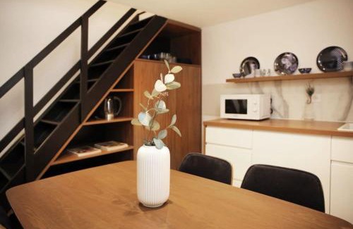 Bonne-Nouvelle Apartment | Stylish Mezzanine Studio Apartment - Family-Friendly Retreat