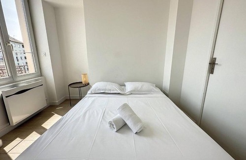 3rd Arrondissement Apartment | Inviting Part Dieu Félix 3: Pet & Child Friendly Retreat