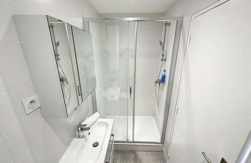 3rd Arrondissement Apartment | Inviting Part Dieu Félix 3: Pet & Child Friendly Retreat
