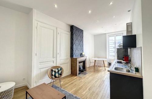 3rd Arrondissement Apartment | Inviting Part Dieu Félix 3: Pet & Child Friendly Retreat