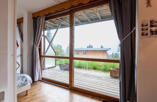 Chamrousse Apartment | Cozy Apartment for 4-6 Guests with Terrace & Great Amenities
