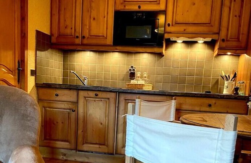 Le Praz Apartment | Inviting Apartment for 4 with Breakfast in Courchevel
