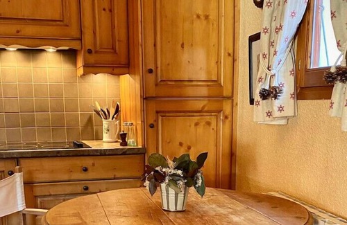 Le Praz Apartment | Inviting Apartment for 4 with Breakfast in Courchevel