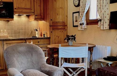 Le Praz Apartment | Inviting Apartment for 4 in Courchevel, Family-Friendly Stay