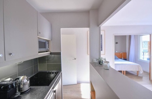 Combat Apartment | Cosy Apt With Balcony Near Buttes Chaumont