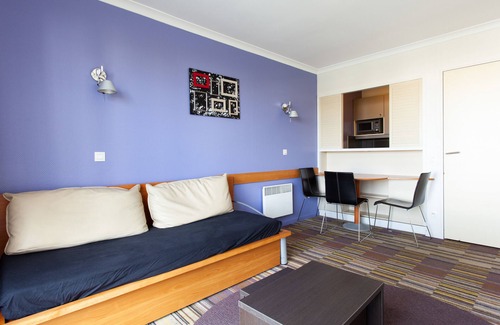 Combat Apartment | Cosy Apt With Balcony Near Buttes Chaumont