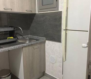 Ain Zaghouan Apartment | Inviting Artist Retreat: 1 BR in Ain Zaghouan, Rated 10/10