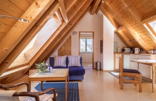 Eriskirch Apartment | Charming Attic Apartment "Haus Sonnenschein" with Terrace