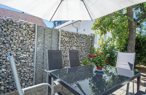 Eriskirch Apartment | Charming Attic Apartment "Haus Sonnenschein" with Terrace