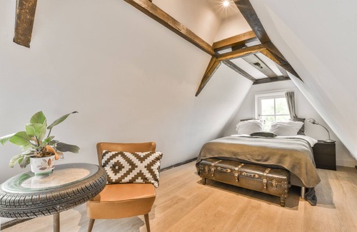 Grachtengordel-West Bed & Breakfast | Cozy Attic with Canal View and Delightful Breakfast