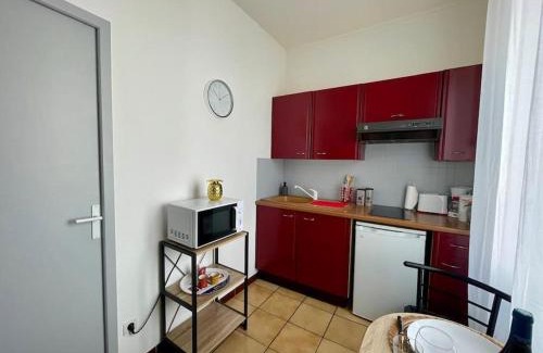 Montchapet Apartment | Cozy Stay in the Heart of Dijon - Family-Friendly Retreat