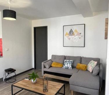 Argeles Gazost Apartment | Comfort in the Heart of 3 Valleys - Rated 9.4/10