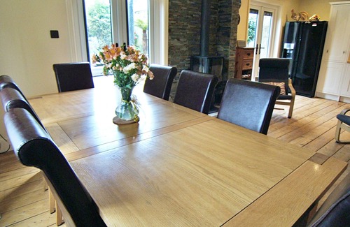 Niton House | Cozy Retreat for Scenic Adventures with Family-Friendly Perks