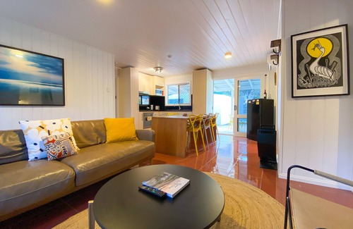 Ventnor House | Beach Bothy Retreat with Ocean View & Large Garden