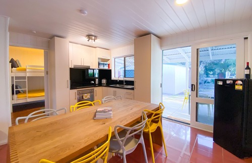 Ventnor House | Beach Bothy Retreat with Ocean View & Large Garden