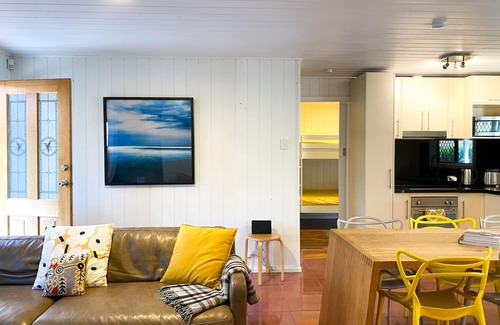 Ventnor House | Beach Bothy Retreat with Ocean View & Large Garden