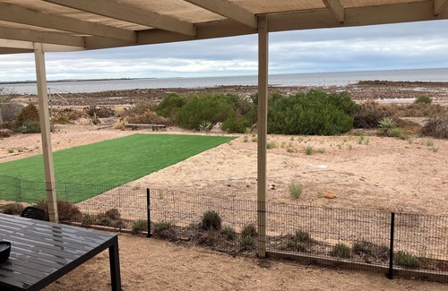 Yorke Peninsula Cabin | Inviting Beachfront Shack with Pet-Friendly Amenities