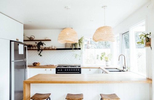 Jan Juc House | Pet-Friendly Beach Shack with Outdoor Bath Near Nature Walks