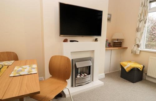 Heysham House | Cozy Bee: Pet & Child Friendly Stay with Great Reviews