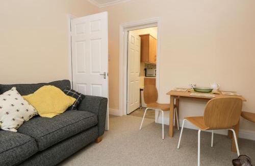 Heysham House | Cozy Bee: Pet & Child Friendly Stay with Great Reviews
