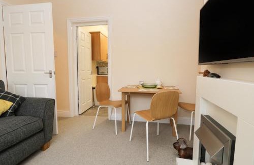 Heysham House | Cozy Bee: Pet & Child Friendly Stay with Great Reviews