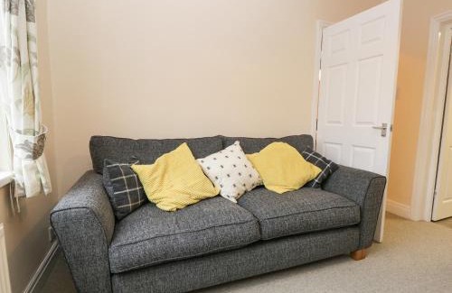 Heysham House | Cozy Bee: Pet & Child Friendly Stay with Great Reviews