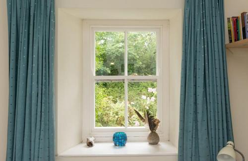 Fishguard Apartment | Delightful Bijou Retreat for Your Next Getaway