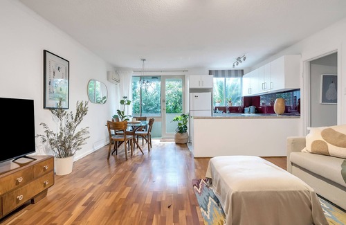 Lane Cove West Apartment | Bright and Inviting 1-Bed APT in Lane Cove Awaits You!