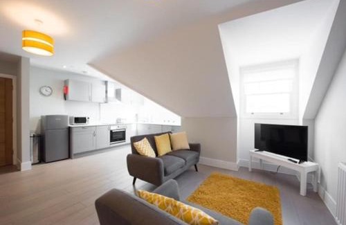 Brentwood Apartment | Charming & Bright 1 Bed Flat - Pet and Child Friendly
