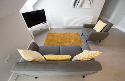 Brentwood Apartment | Charming & Bright 1 Bed Flat - Pet and Child Friendly