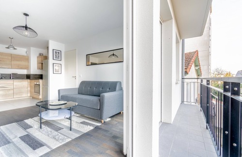 Puteaux Apartment | Bright New Apartment with Kitchen and Breakfast Included