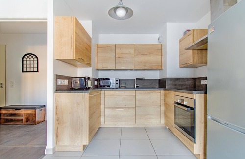 Puteaux Apartment | Bright New Apartment with Kitchen and Breakfast Included