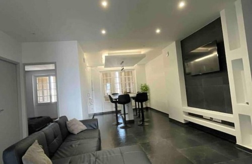 Quartier Hyper-Centre Apartment | Charming Cœur de Grenoble: Ideal for Families with Kitchen