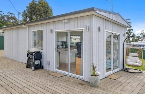 Primrose Sands House | Inviting Cabin Retreat with Breathtaking Views & Family-Friendly