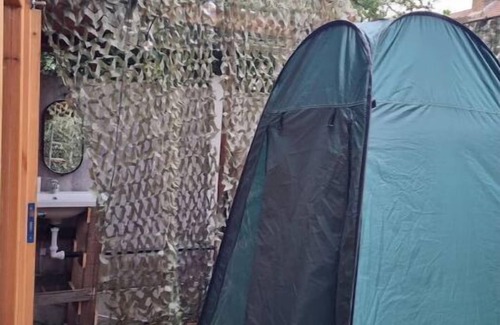 Newbury Park Cabin | Cozy Cabin with Free Parking Steps from Central London