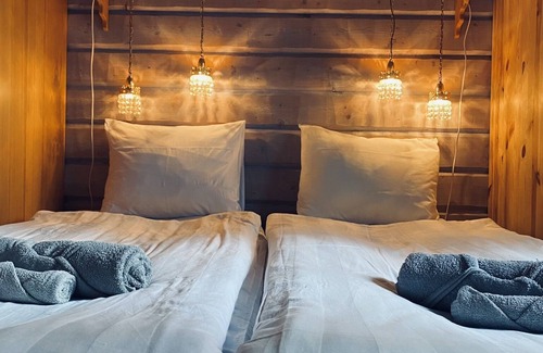 Arjeplog O Cabin | Inviting Cabin Retreat in Swedish Lapland with Spa & Kitchen