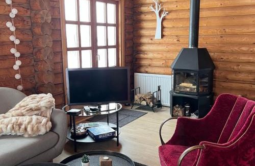 Blaskogabyggd House | Inviting Cabin with Breathtaking Geysir Views and Kitchen