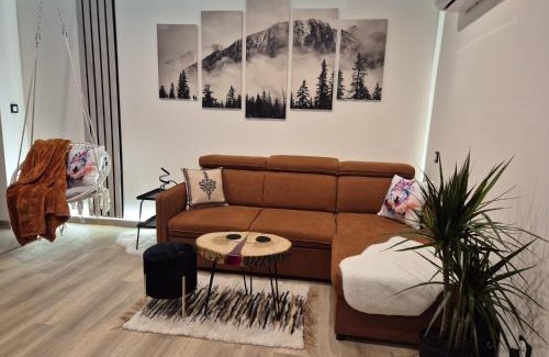 Czorsztyn Ski Chalet | Cozy Cabins with Private Sauna, Hot Tub & Scenic Views