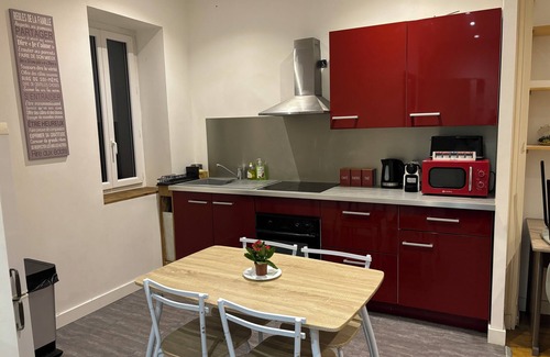 Vassieux - Crepieux Apartment | Cozy Retreat at Calme: Family-Friendly with Kitchen Access