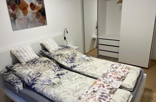 Hernals Apartment | Cosy Candy Flat- with Parking slot
