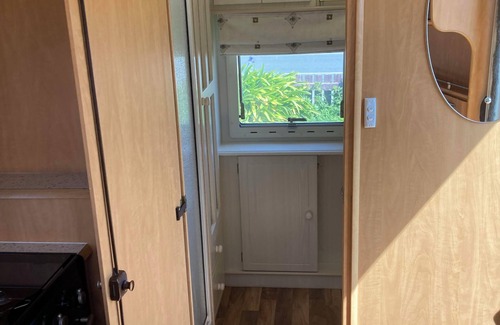 Kaikoura House | Cosy Caravan in Central Kaikoura only 5 mins walk to Town centre.
