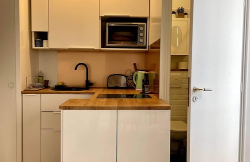 Romainville Apartment | Cozy Carnot: Family-Friendly Retreat Near Central Paris