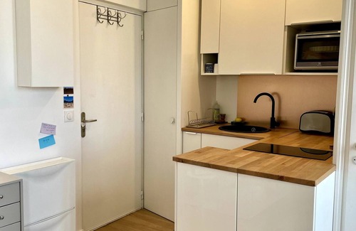 Romainville Apartment | Cozy Carnot: Family-Friendly Retreat Near Central Paris