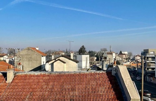 Romainville Apartment | Cozy Carnot: Family-Friendly Retreat Near Central Paris