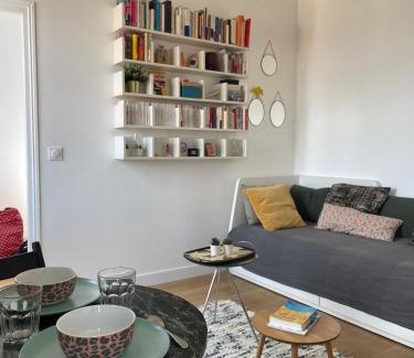 Romainville Apartment | Welcoming Cosy-Carnot: Family-Friendly Stay Near Paris