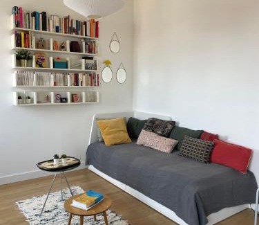 Romainville Apartment | Welcoming Cosy-Carnot: Family-Friendly Stay Near Paris